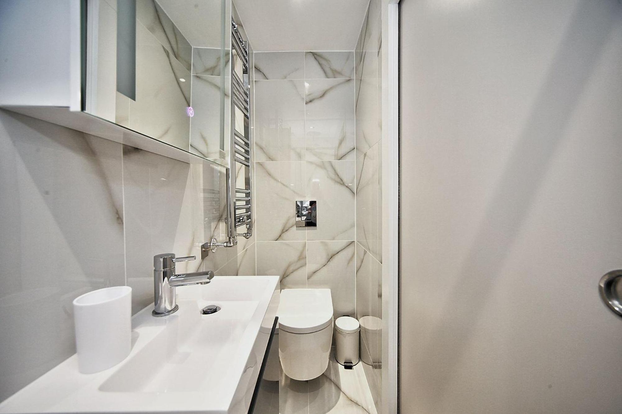The Falcons Nest Ensuite Self Check In And Out Luton Airport * Luton (Bedfordshire)