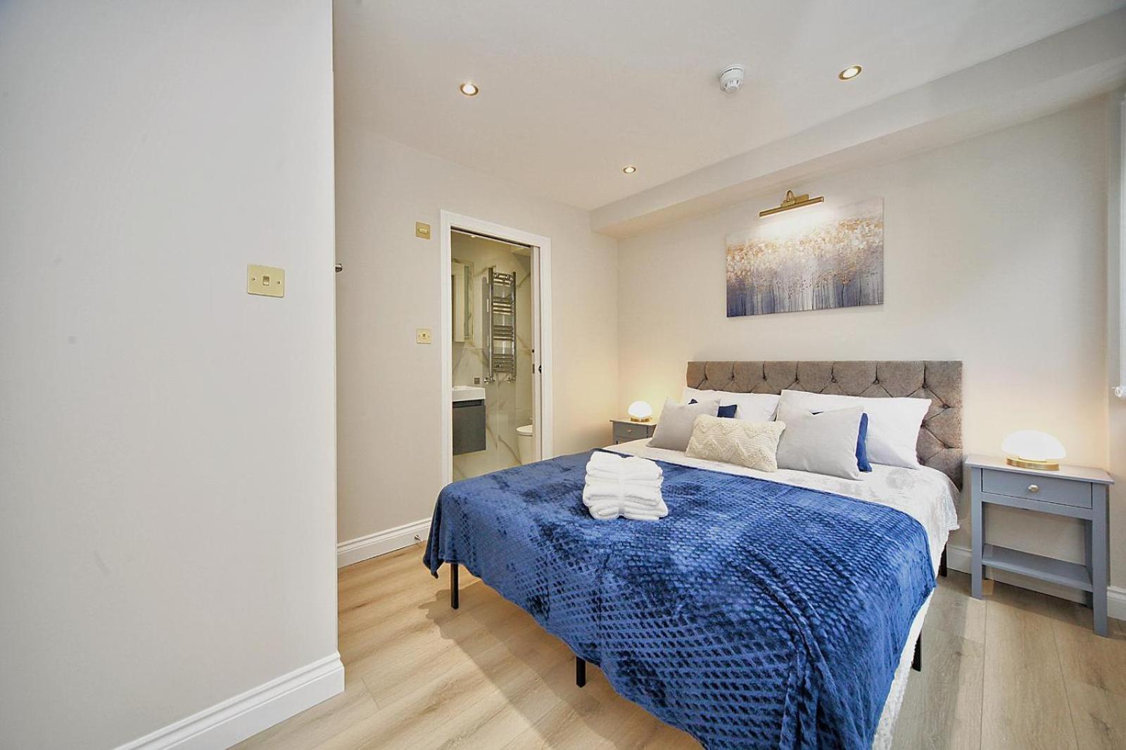 The Falcons Nest Ensuite Self Check In And Out Luton Airport * Luton (Bedfordshire)