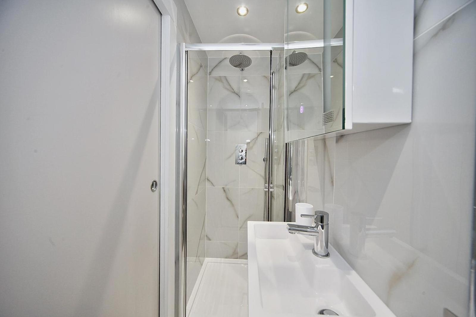 Guest house The Falcons Nest Ensuite Self Check In And Out Luton Airport